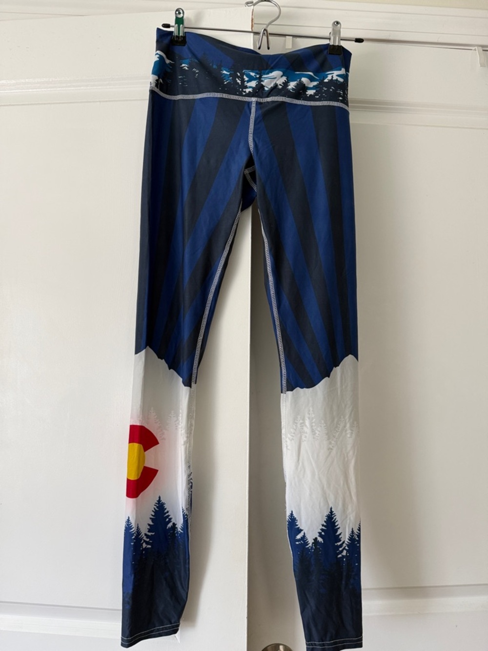 Women's Colorado Threads Thin Mountain-Print Leggings